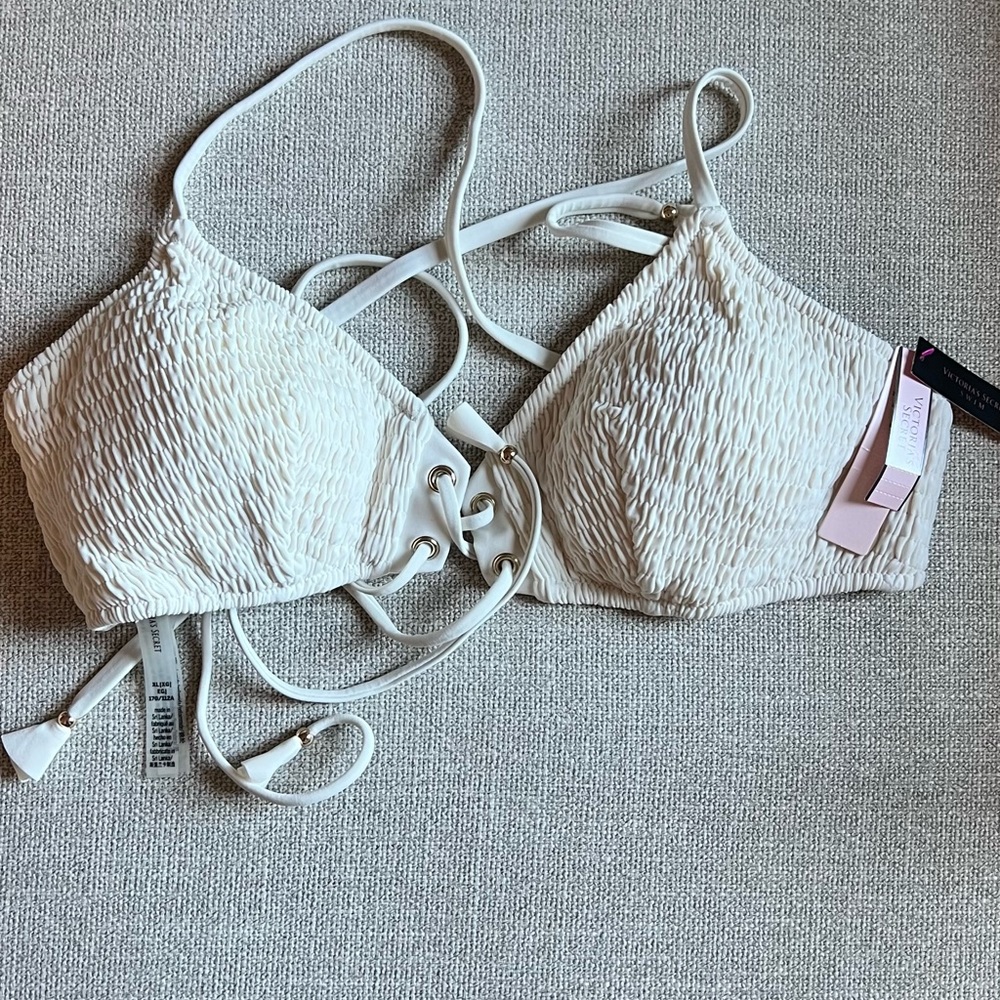 Victoria’s Secret XL Swimsuit top

19 - Picture 3 of 7